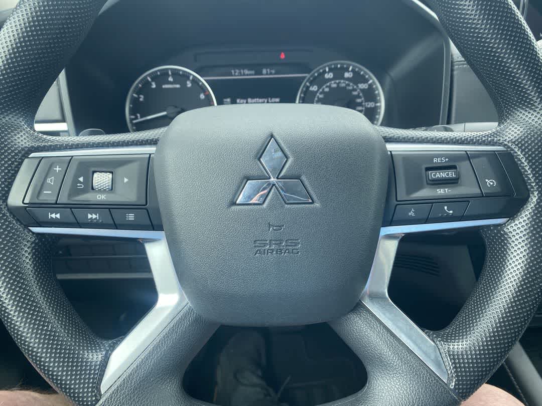 2023 Mitsubishi Outlander ES