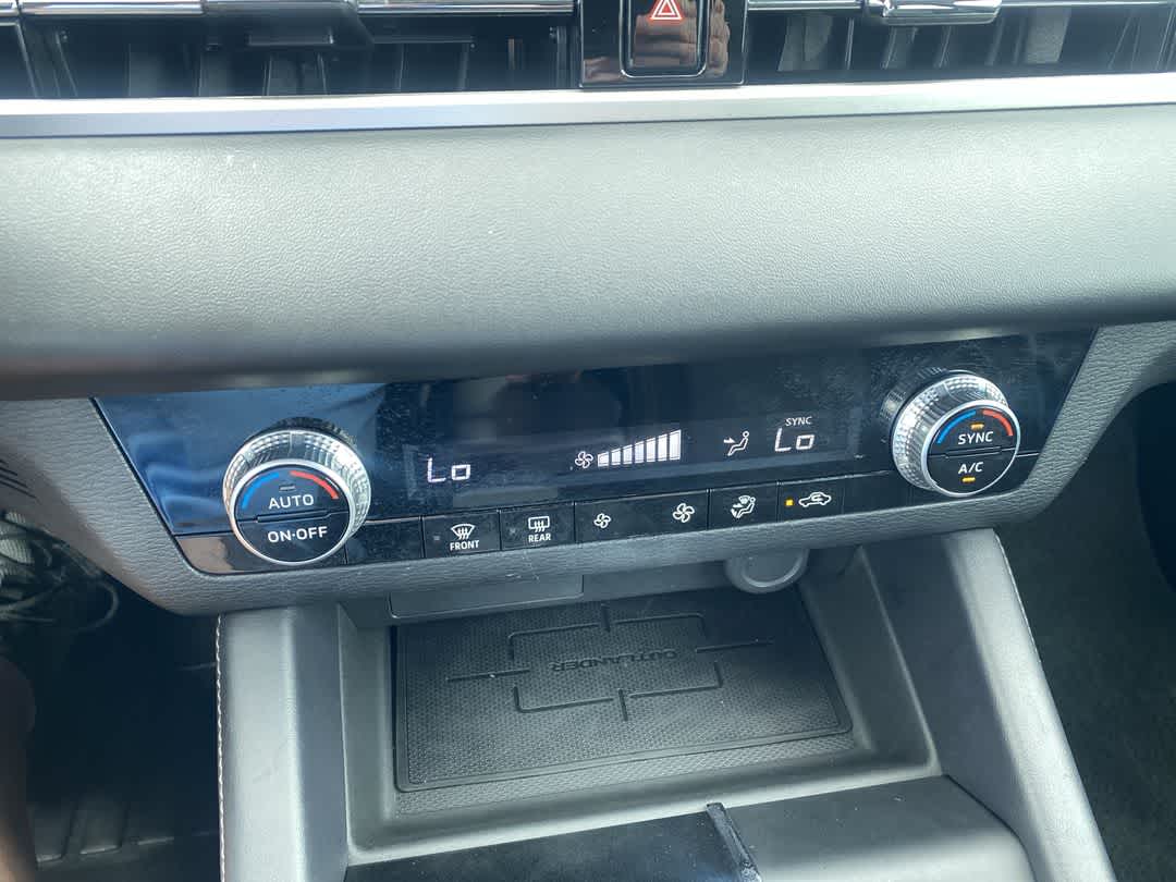 2023 Mitsubishi Outlander ES