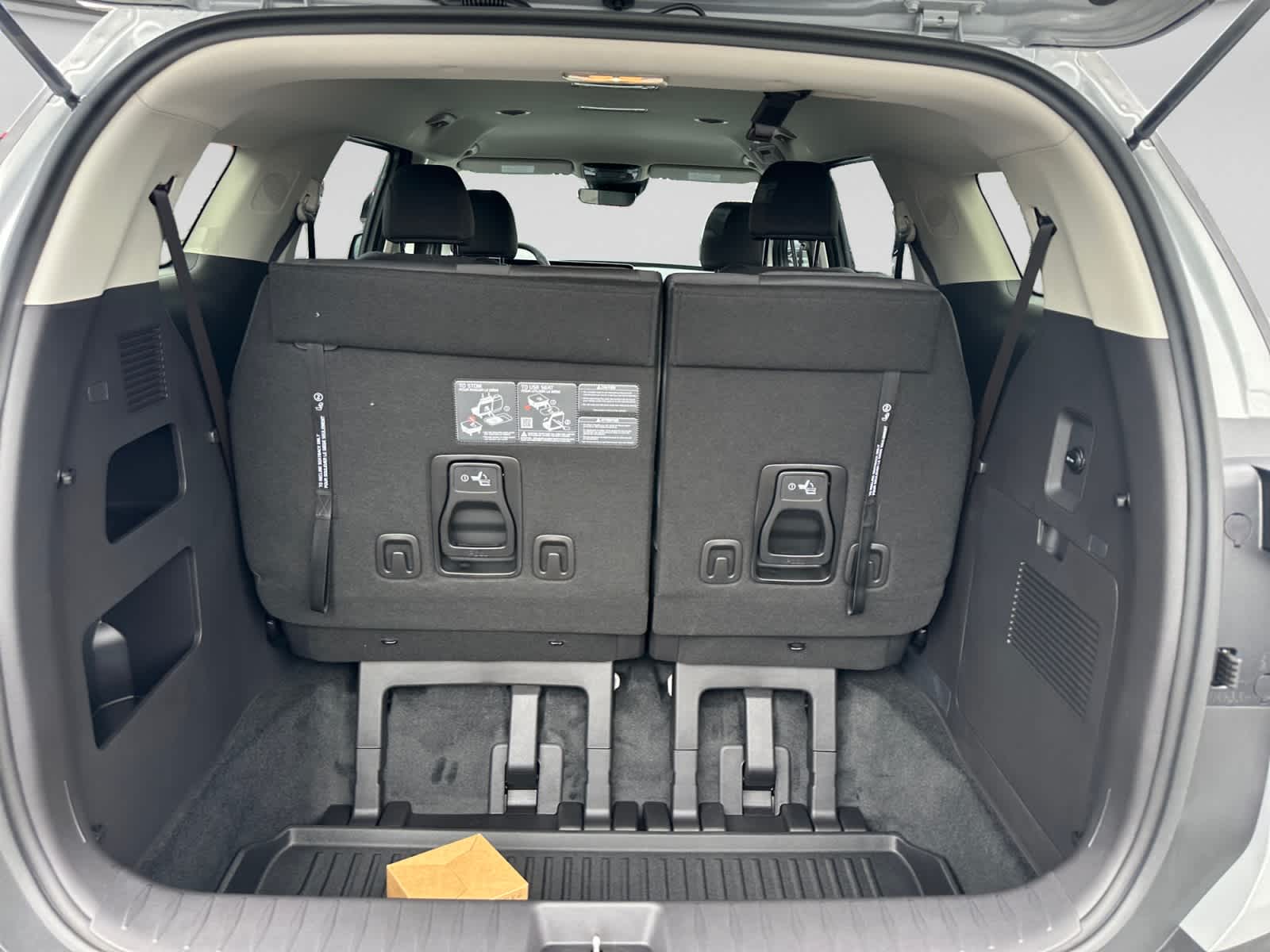 2027 Kia Carnival LX