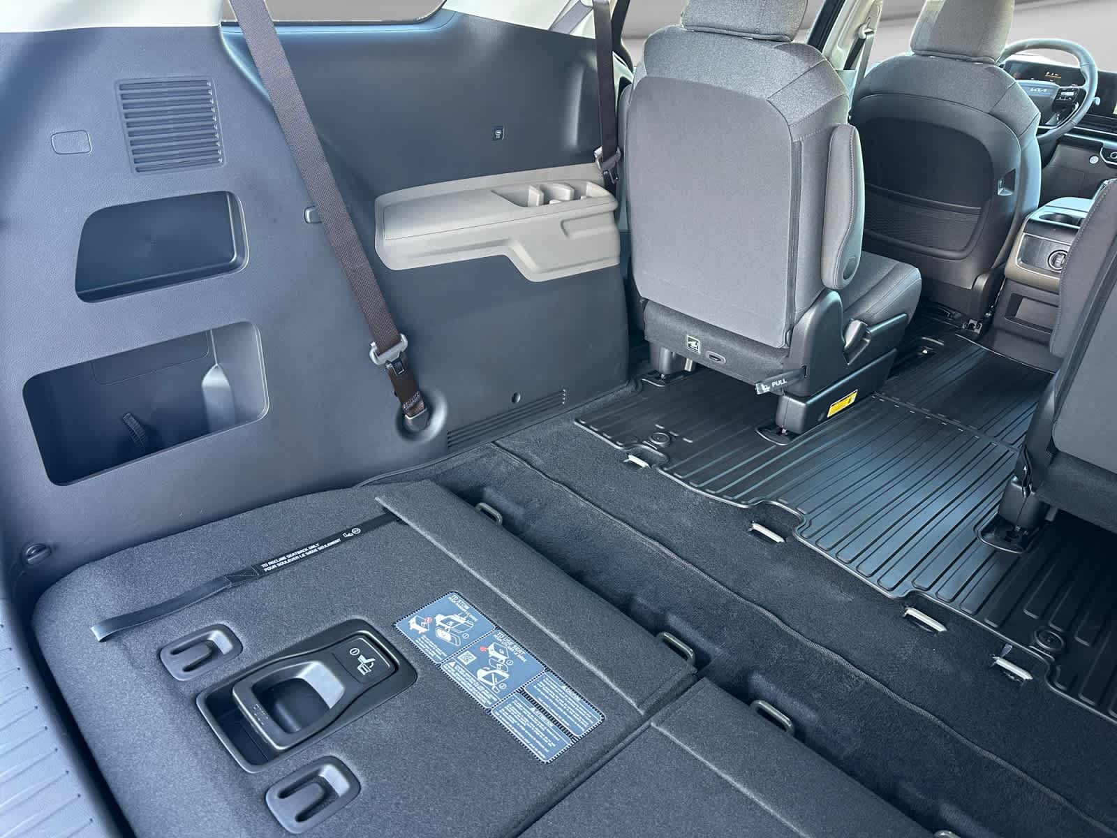2027 Kia Carnival LX