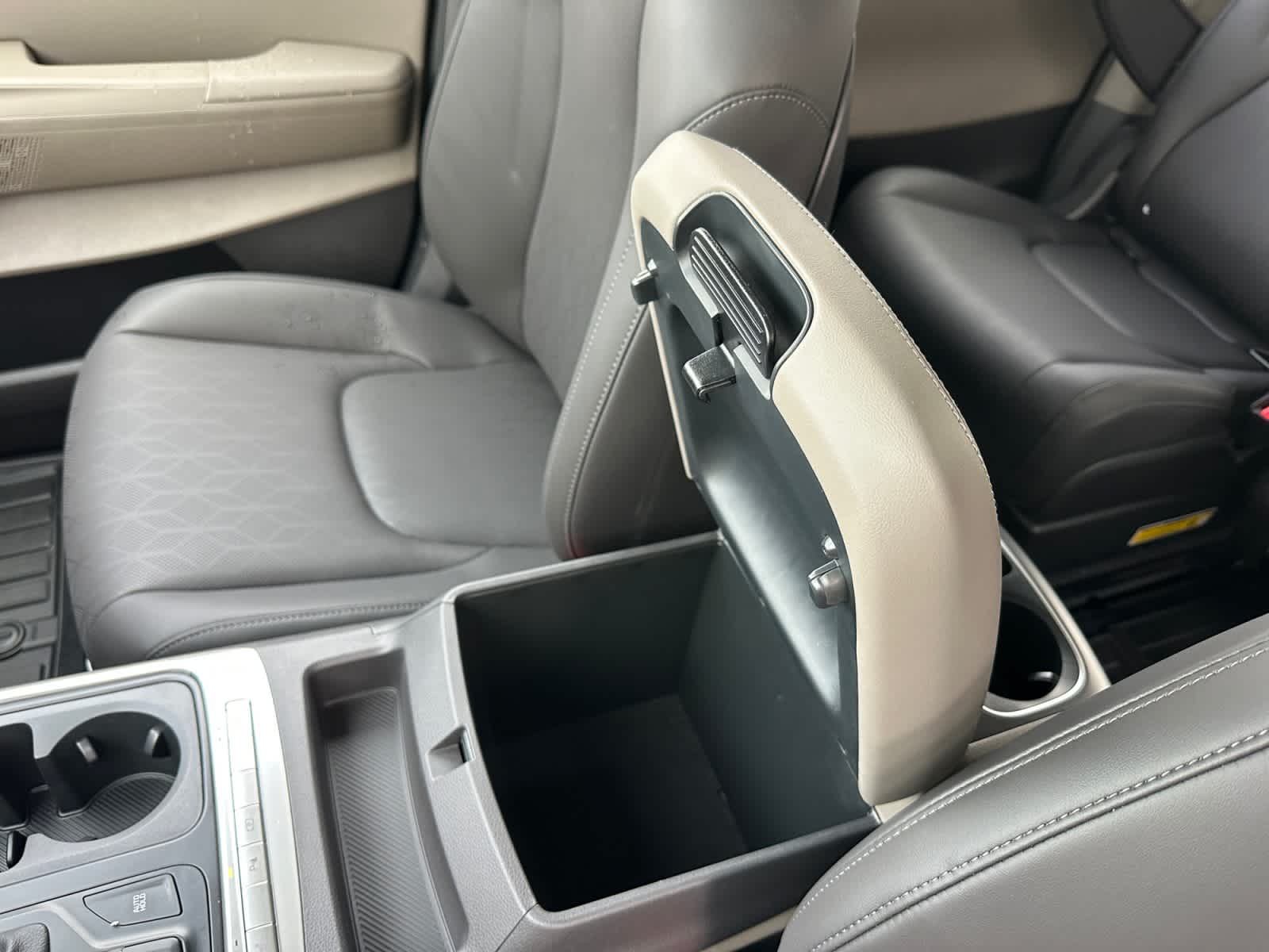2027 Kia Carnival LXS