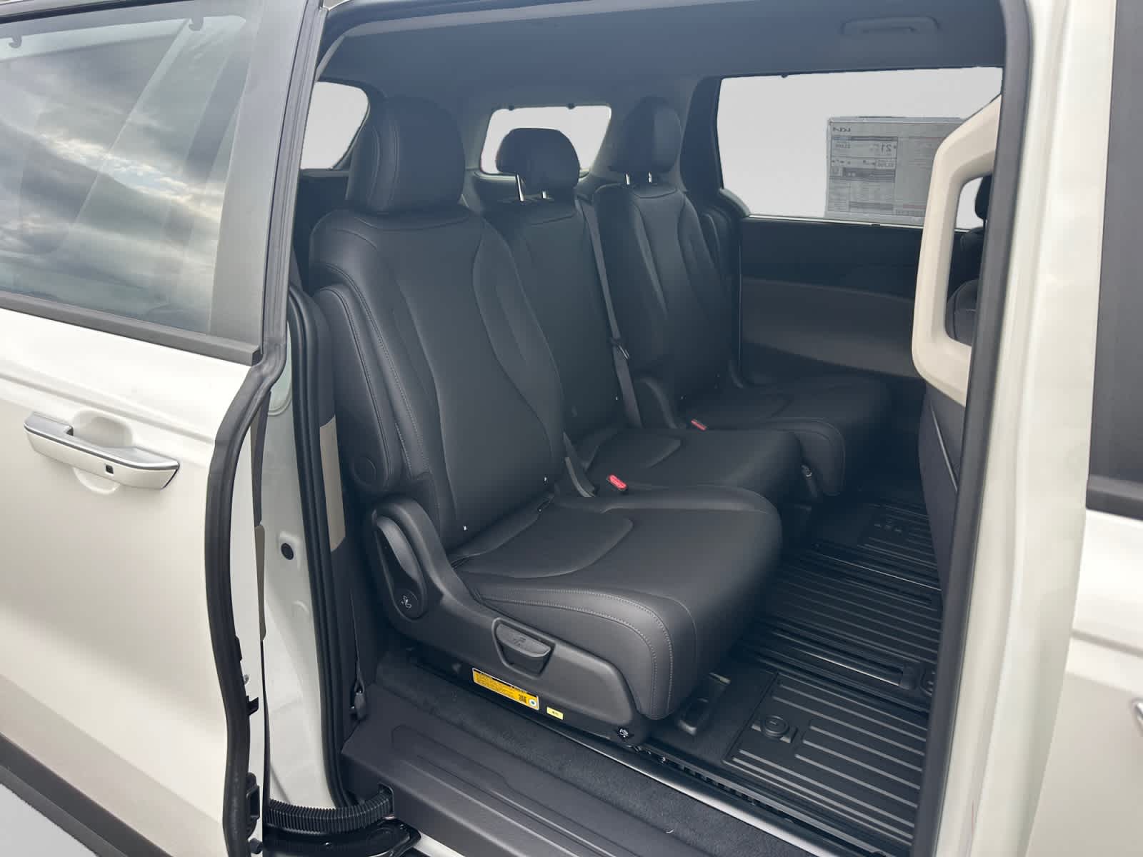 2027 Kia Carnival EX