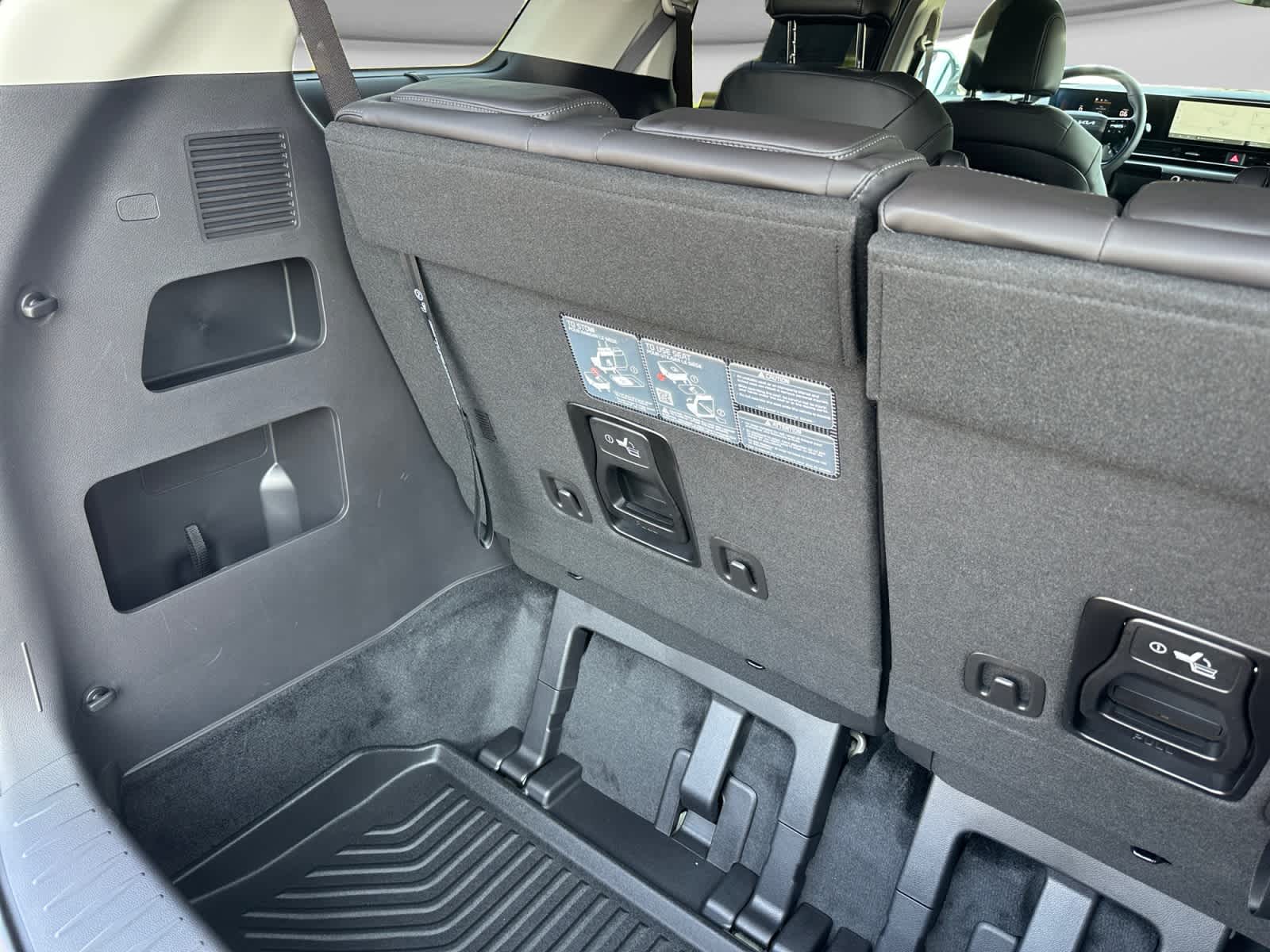 2027 Kia Carnival EX