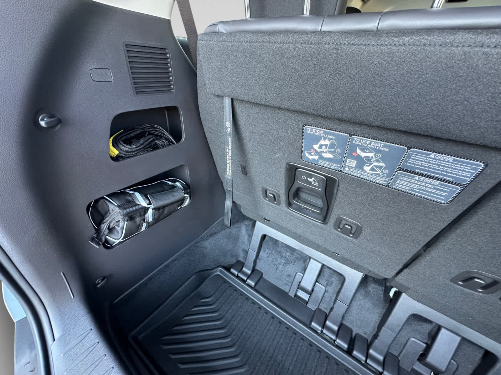 2027 Kia Carnival Hybrid EX