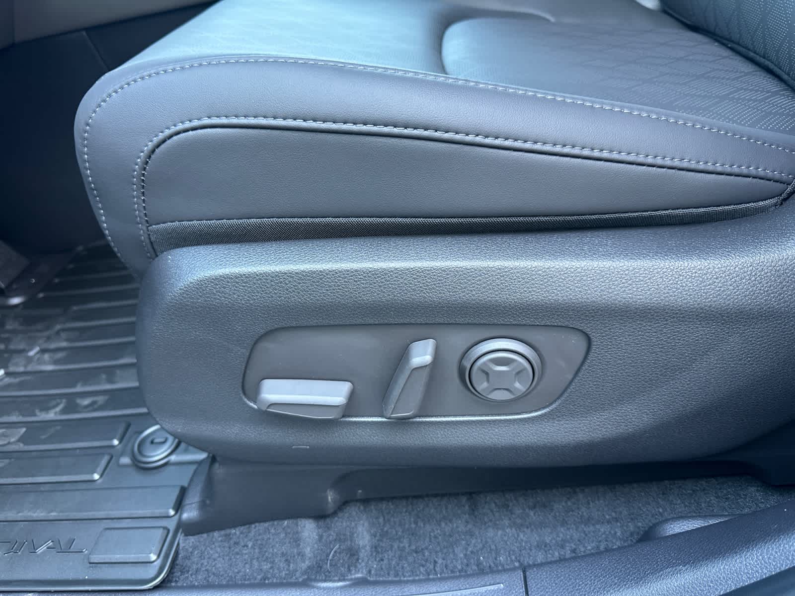 2027 Kia Carnival Hybrid EX
