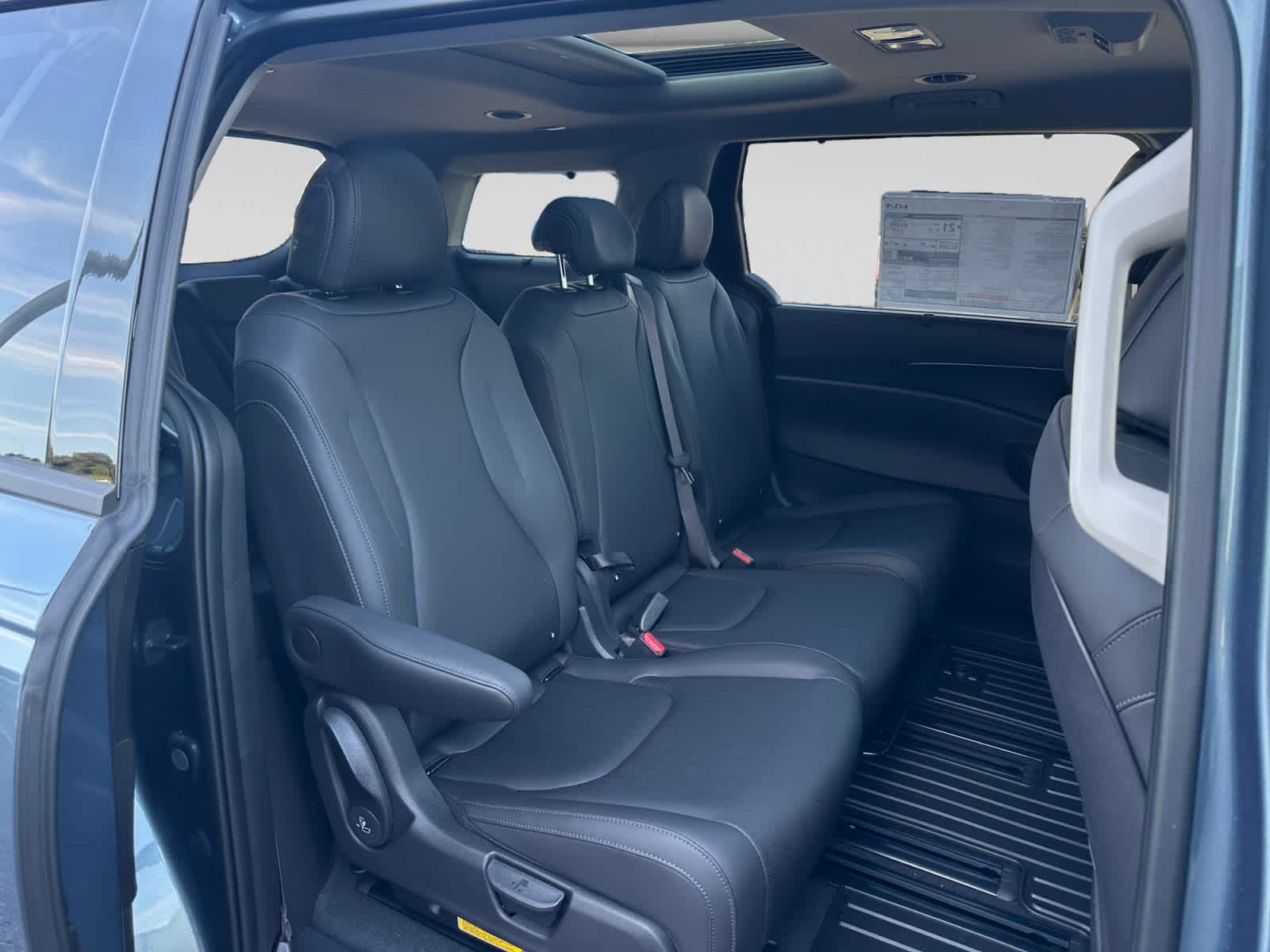 2027 Kia Carnival SX