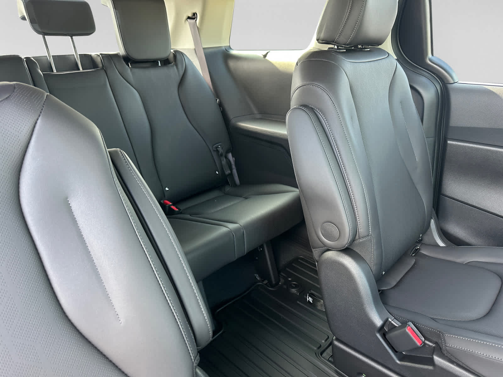 2027 Kia Carnival SX