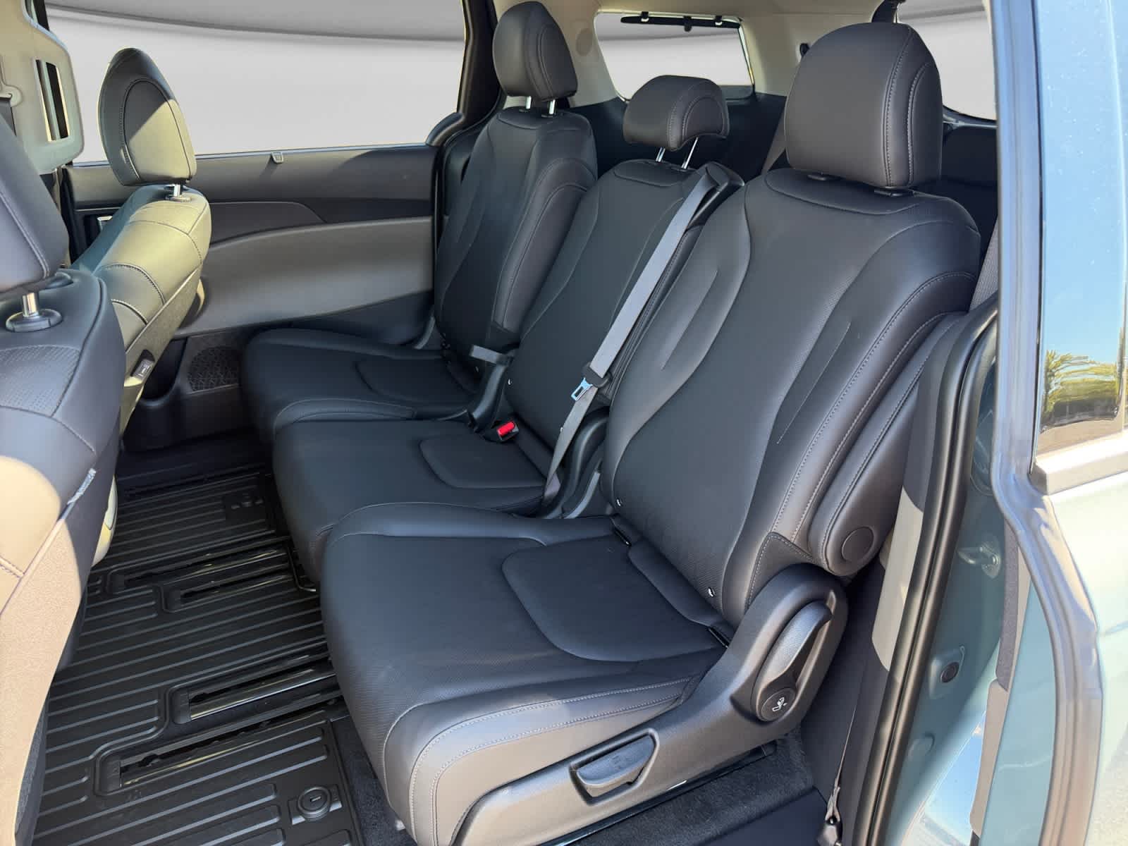 2027 Kia Carnival SX