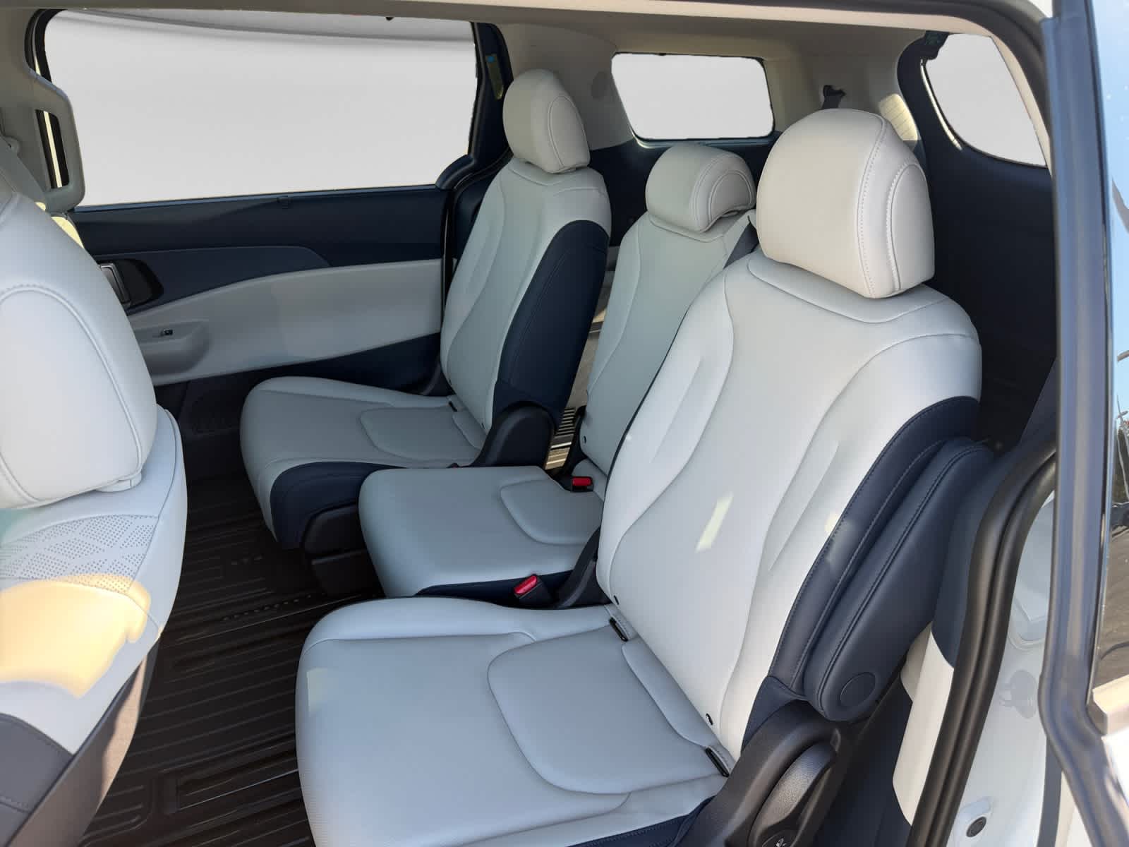 2027 Kia Carnival SX