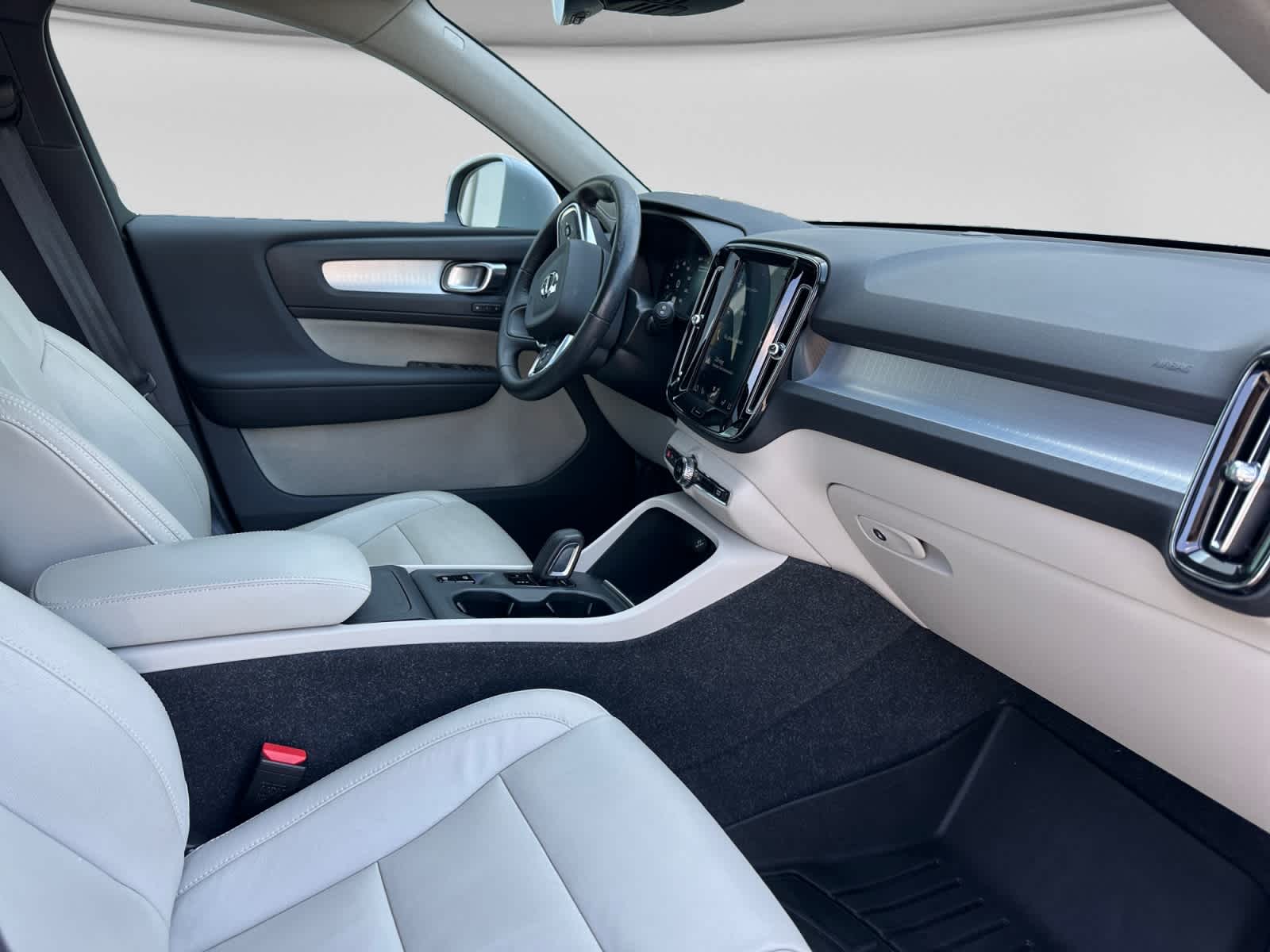 2021 Volvo XC40 Momentum
