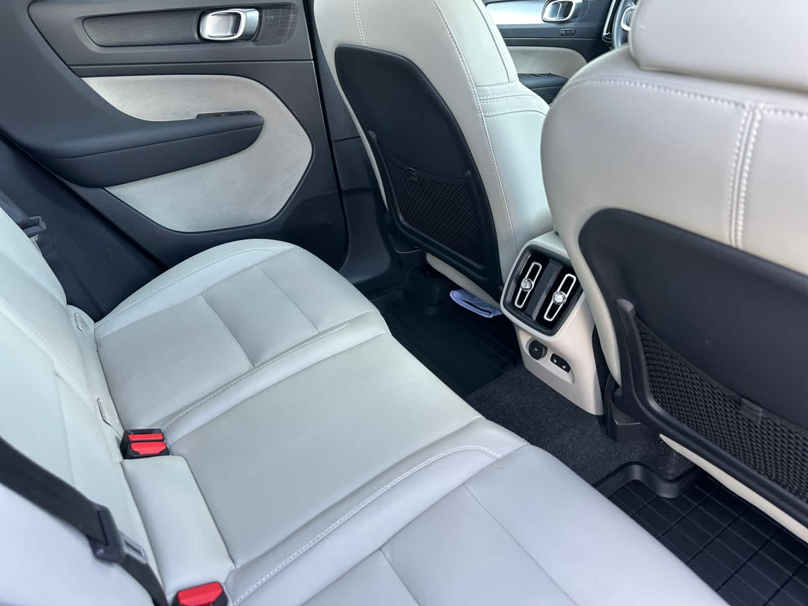 2021 Volvo XC40 Momentum