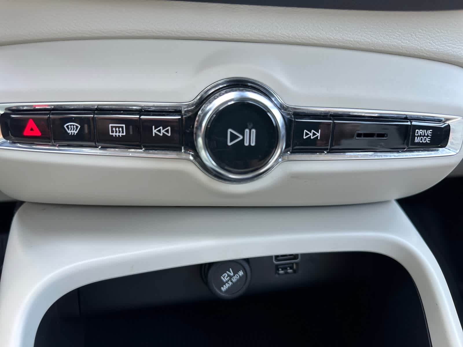 2021 Volvo XC40 Momentum