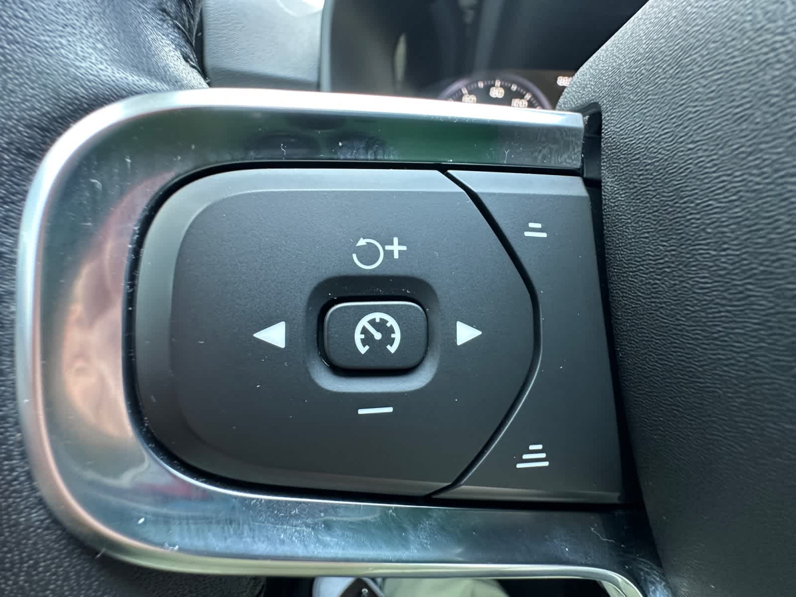 2021 Volvo XC40 Momentum