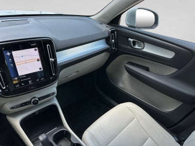 2021 Volvo XC40 Momentum