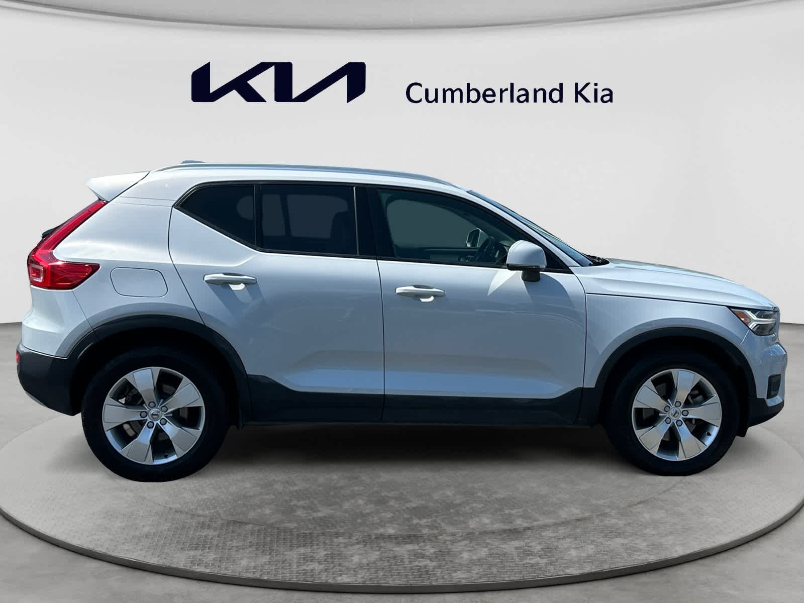 2021 Volvo XC40 Momentum
