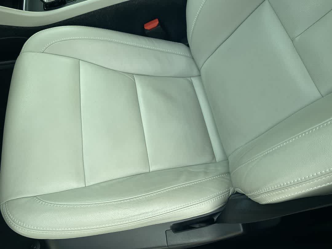 2021 Volvo XC40 Momentum