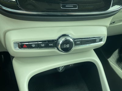 2021 Volvo XC40 Momentum