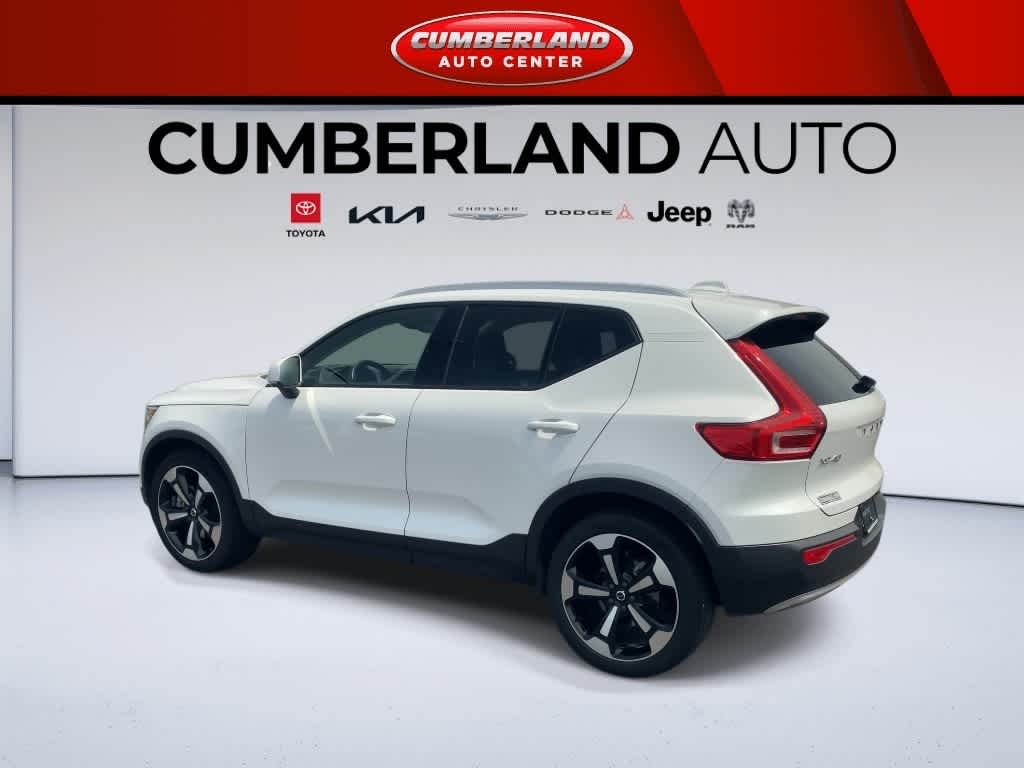 2021 Volvo XC40 Momentum