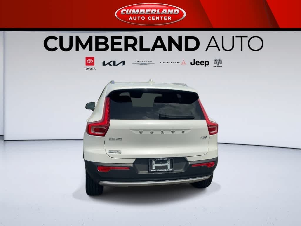 2021 Volvo XC40 Momentum
