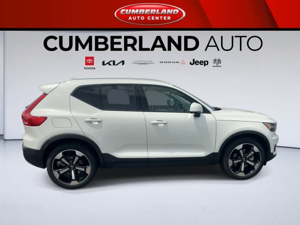 2021 Volvo XC40 Momentum