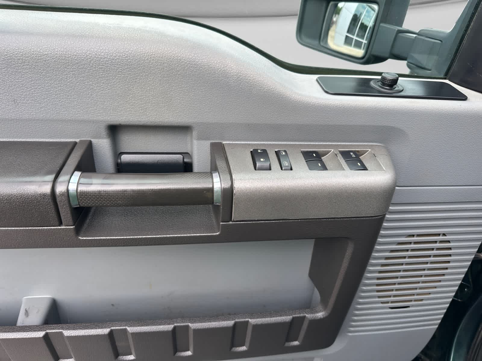 2011 Ford Super Duty F-350 DRW Chassis Cab XLT