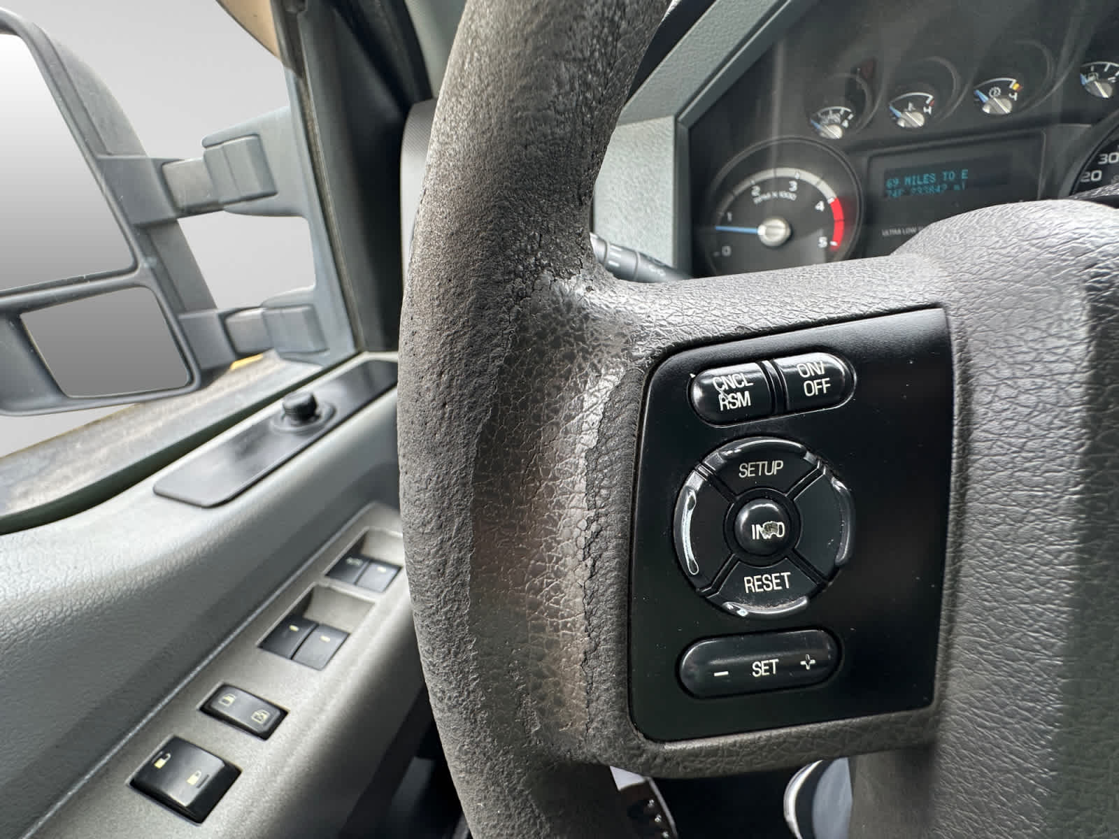 2011 Ford Super Duty F-350 DRW Chassis Cab XLT