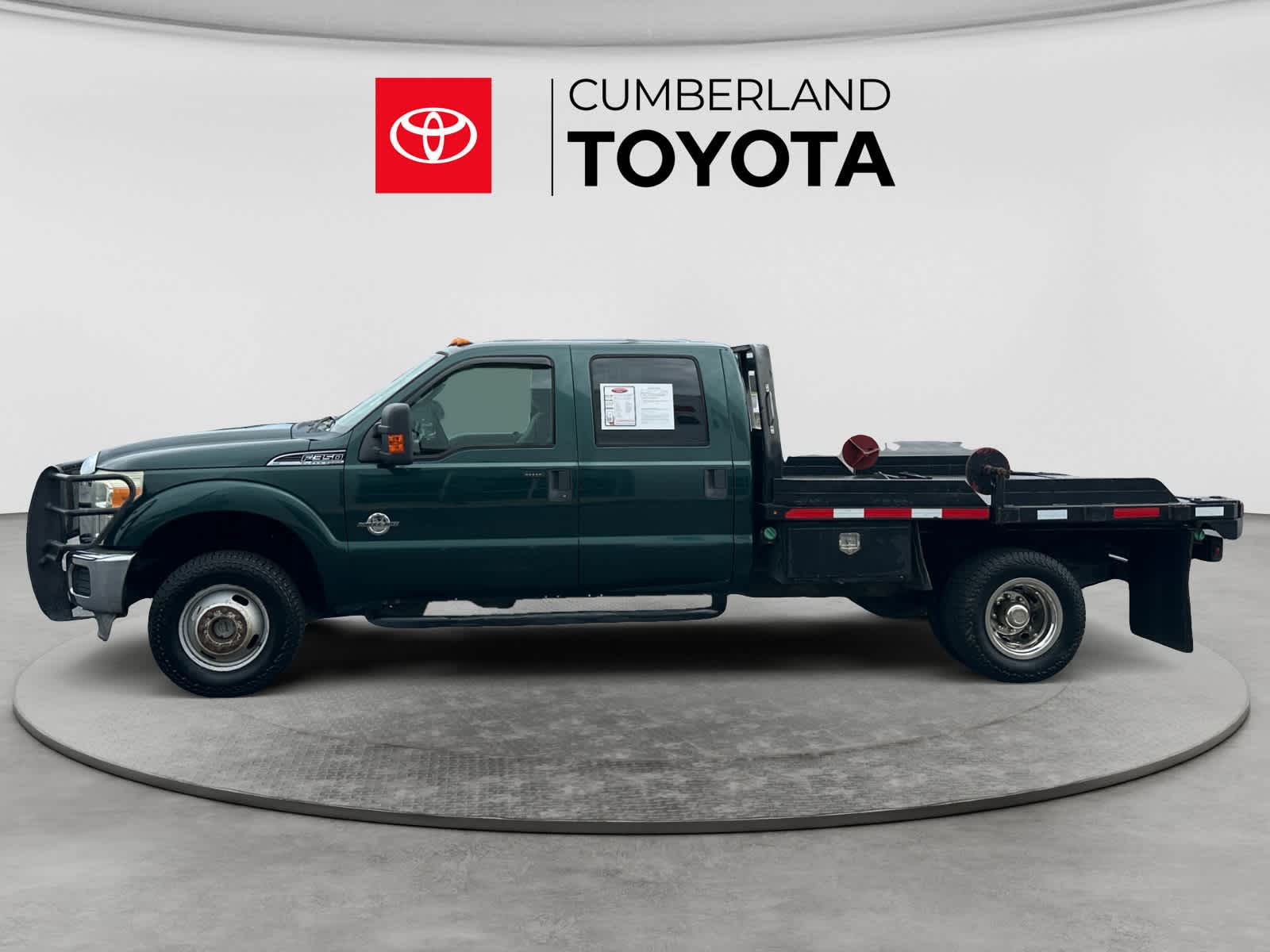 2011 Ford Super Duty F-350 DRW Chassis Cab XLT