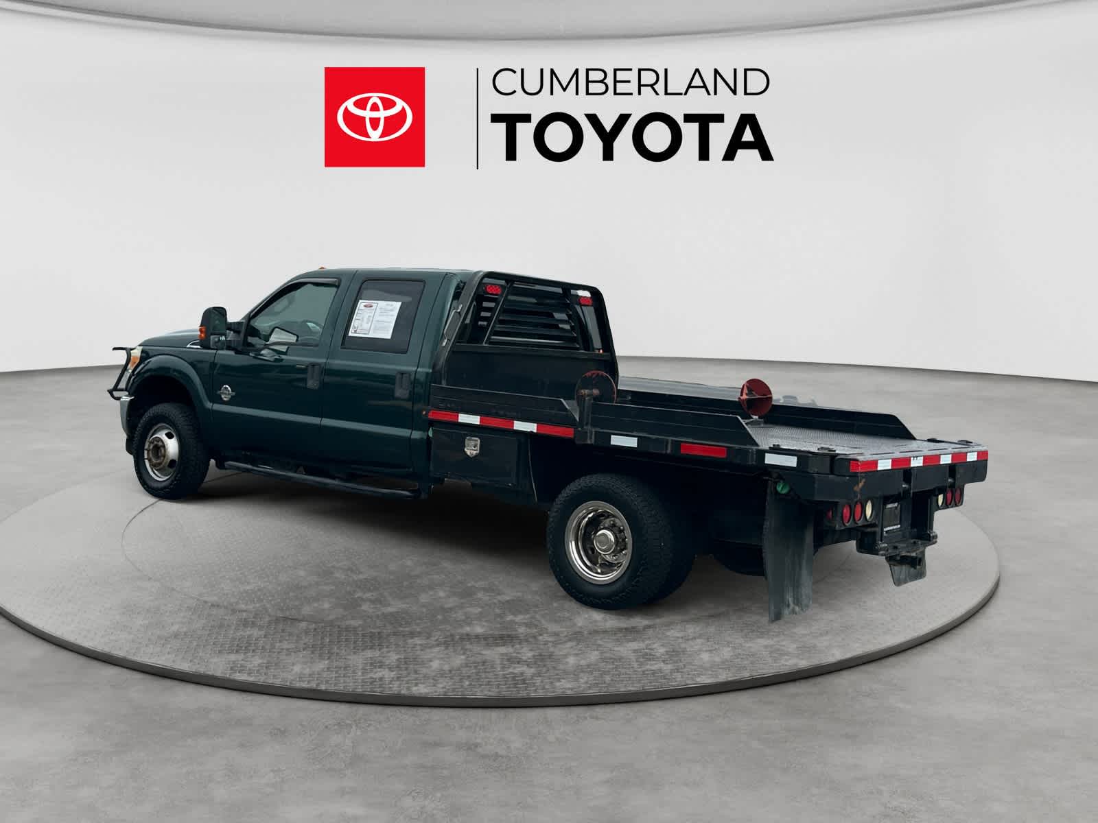 2011 Ford Super Duty F-350 DRW Chassis Cab XLT