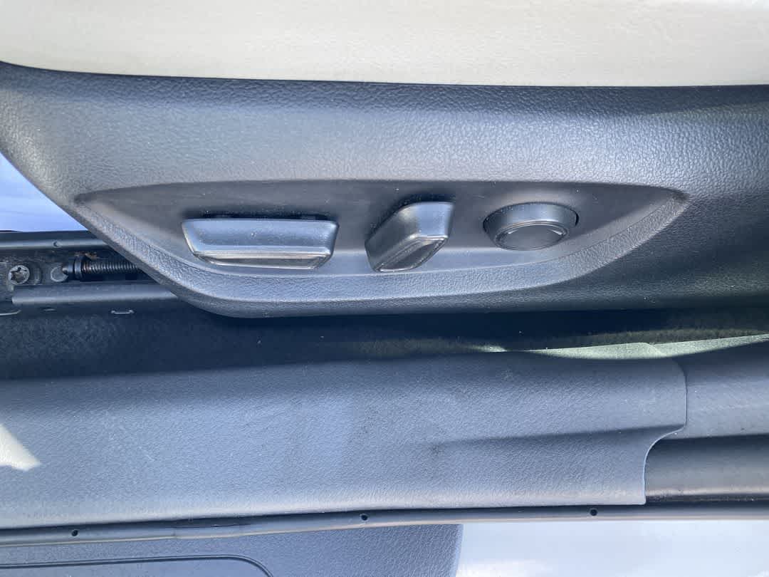 2023 Toyota Camry Hybrid XLE