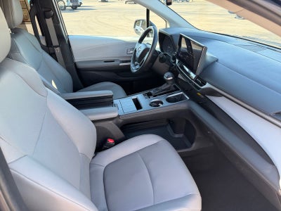 2025 Toyota Sienna XLE