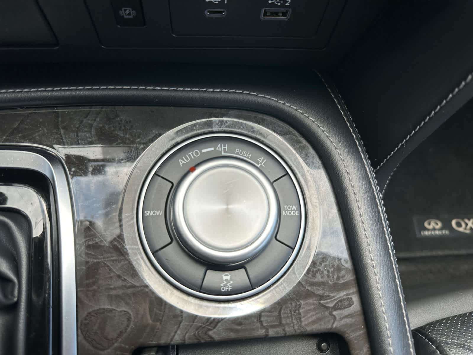 2024 INFINITI QX80 LUXE