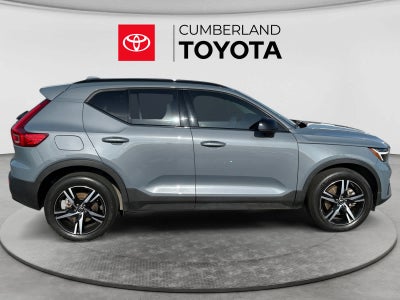 2023 Volvo XC40 Plus Dark Theme