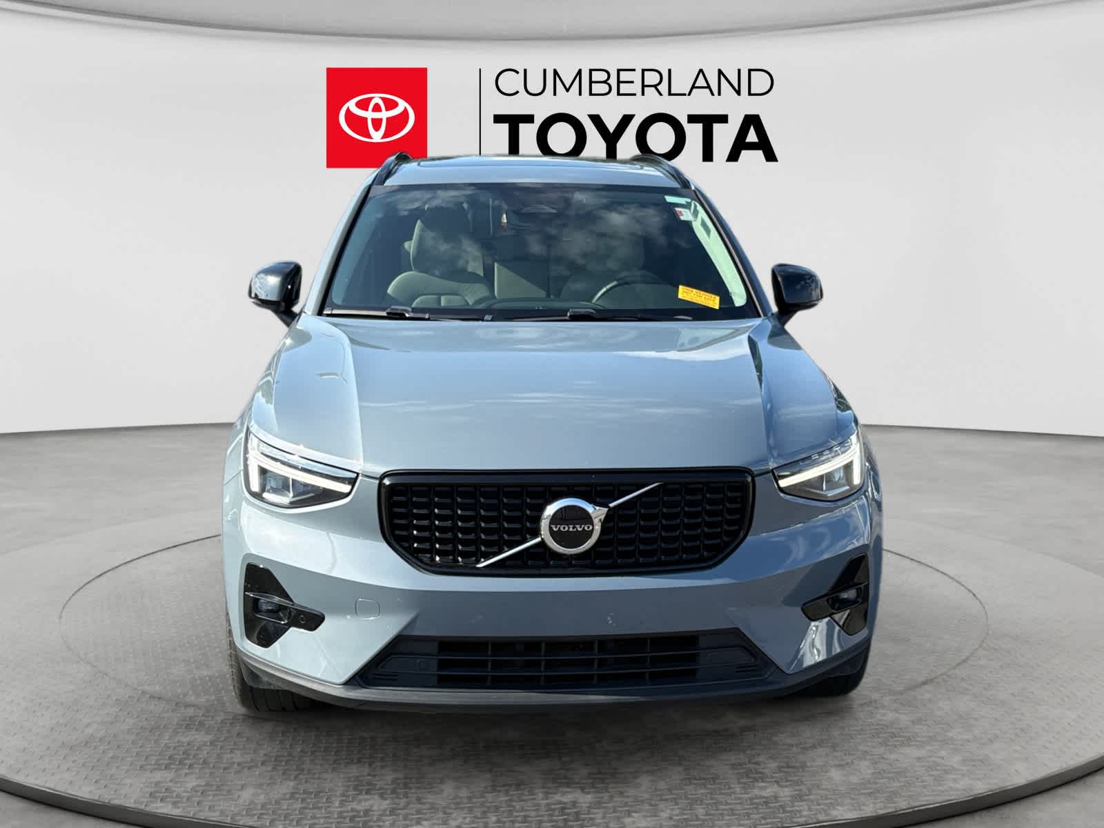 2023 Volvo XC40 Plus Dark Theme