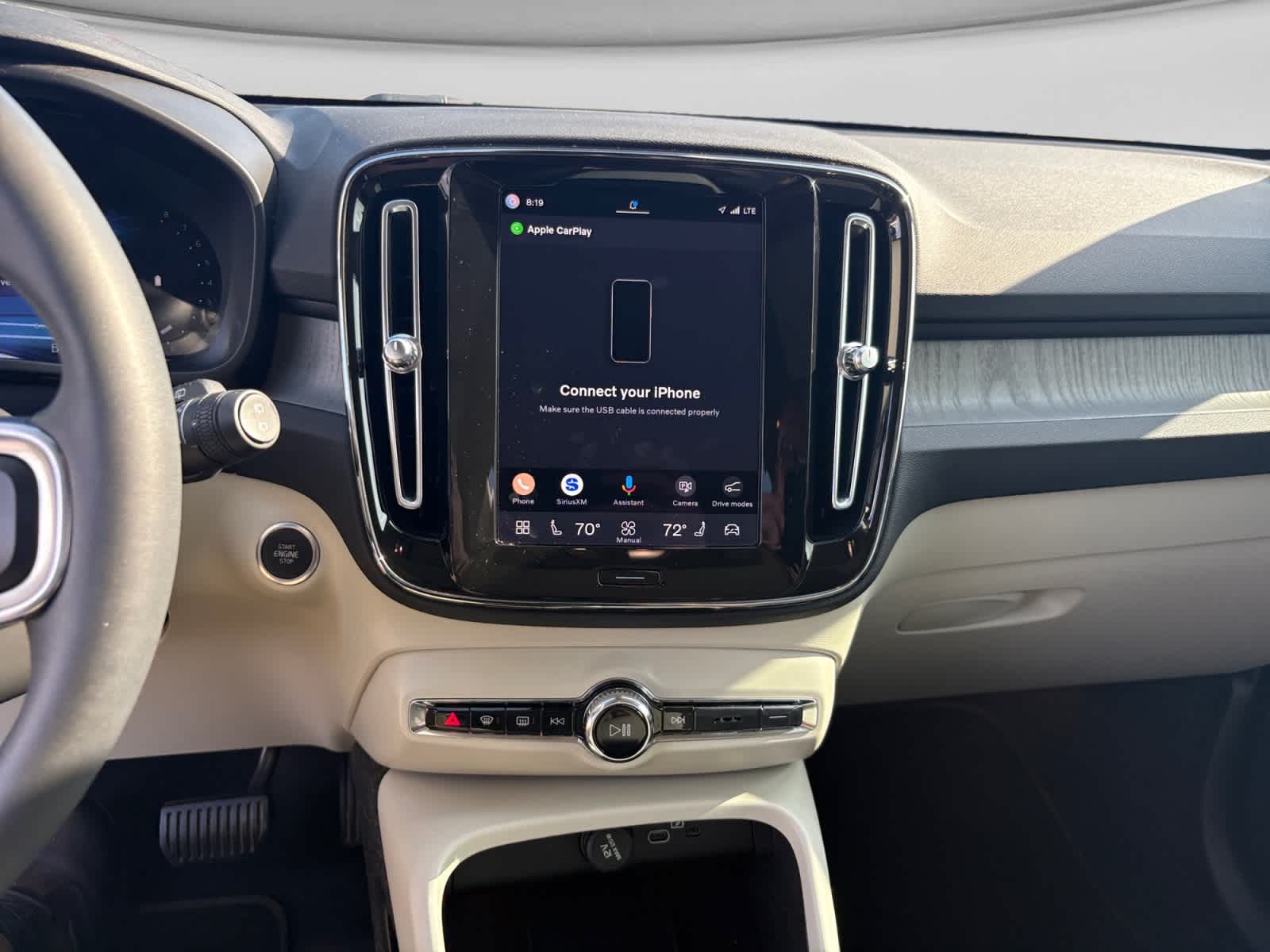 2023 Volvo XC40 Plus Dark Theme