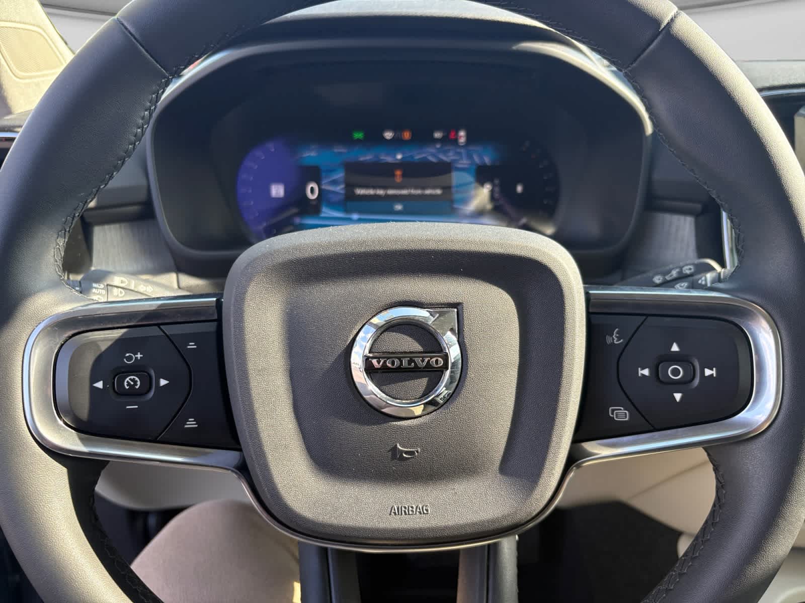 2023 Volvo XC40 Plus Dark Theme